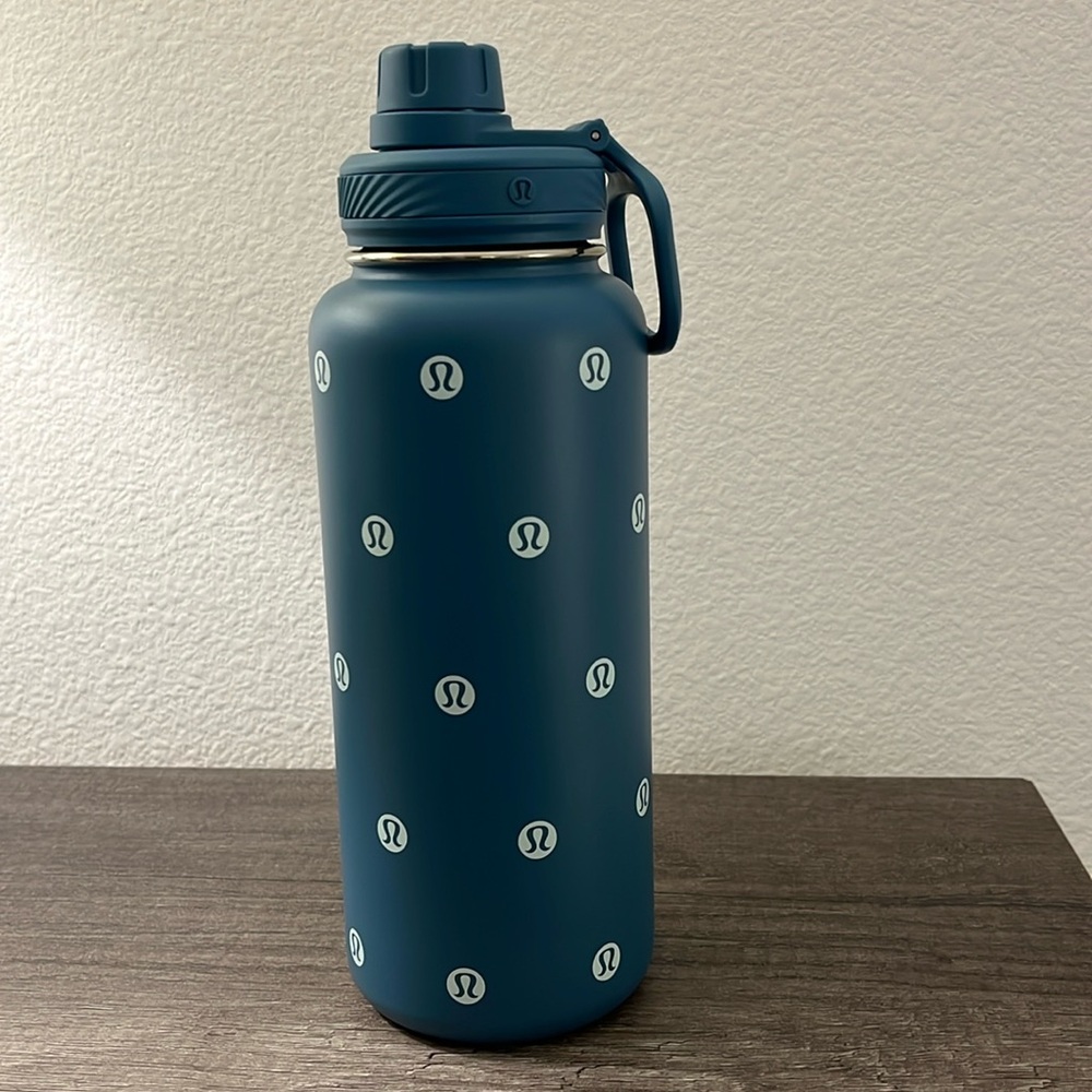 Lululemon Back to Life Sport Bottle - 32oz - Blue